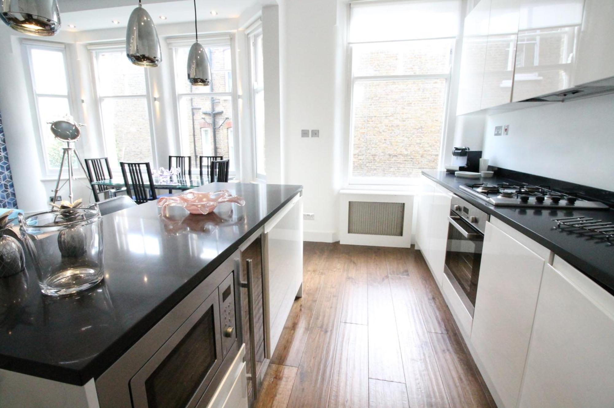 Contemporary 3 Double Bedroom 2 Bathroom Haven In The Heart Of Chelsea Exquisite With A Designer's Touch Apartament