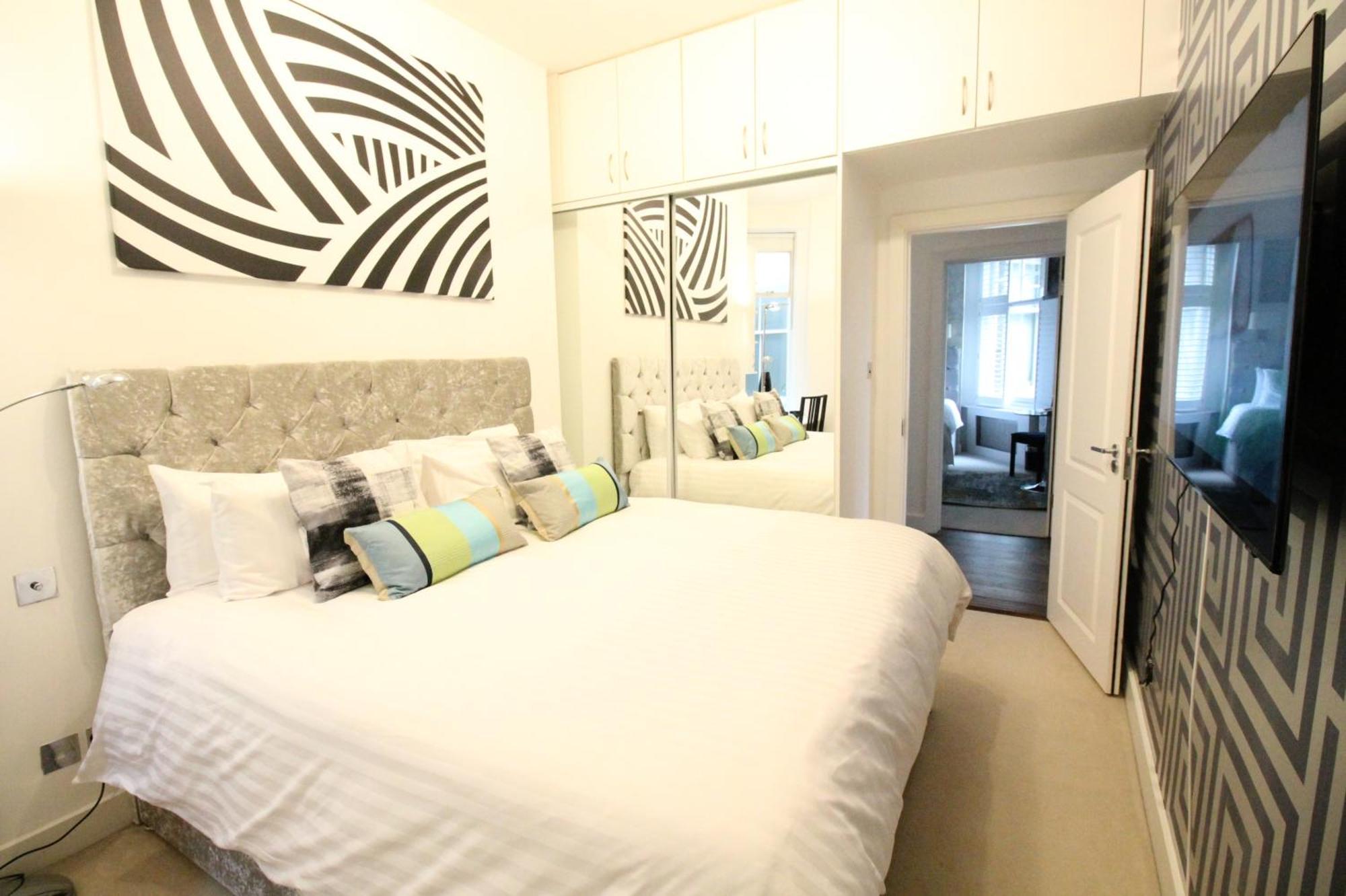Contemporary 3 Double Bedroom 2 Bathroom Haven In The Heart Of Chelsea Exquisite With A Designer's Touch Apartament *